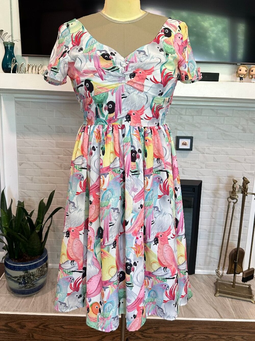 Unique Vintage - 1950 White & Multicolor Parrot Print Draper Swing Dress - Large - Picture 1 of 5